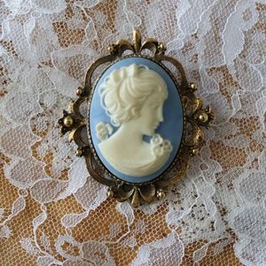Large antique cameo pin